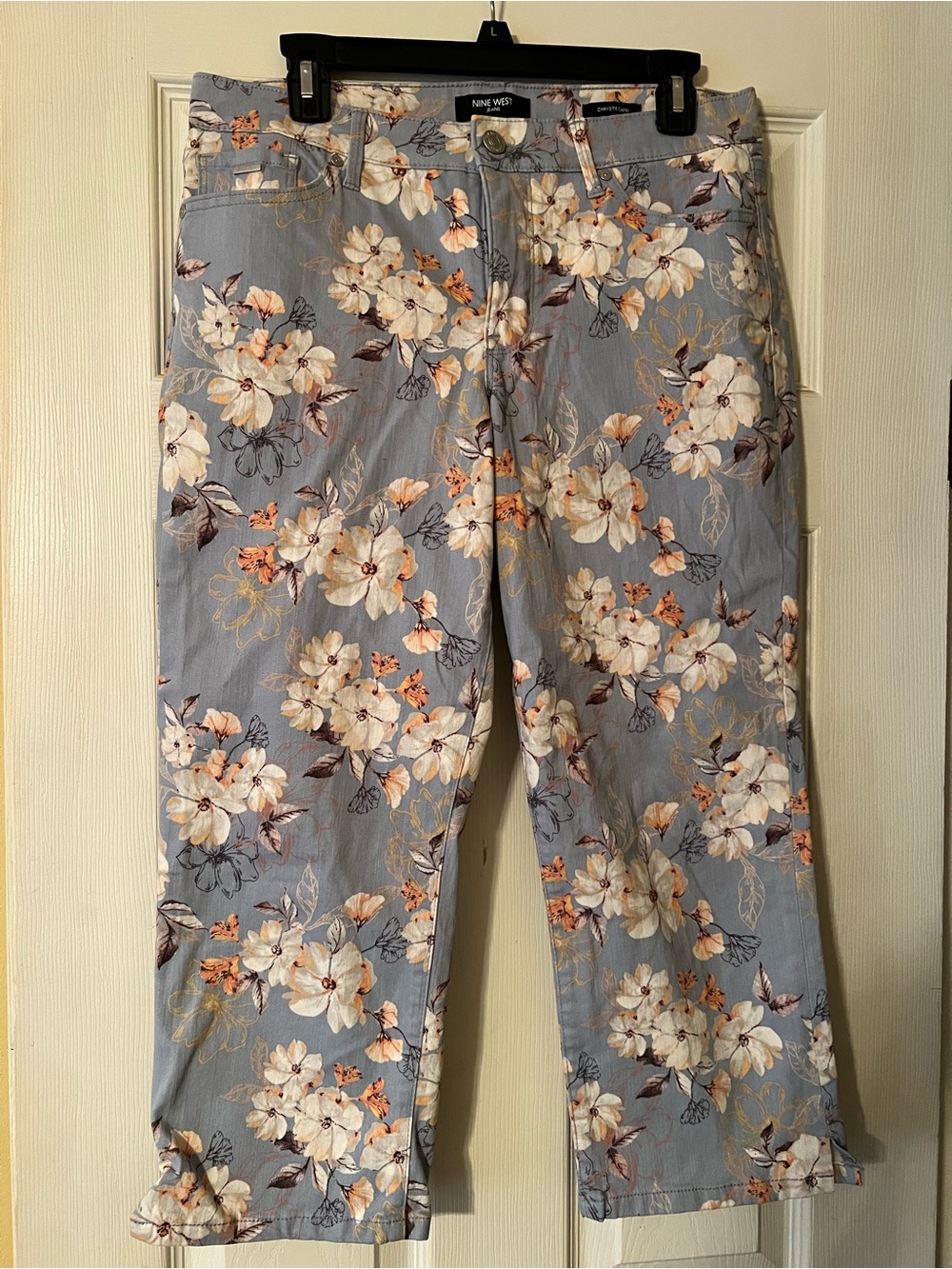 Nine West Floral Cropped Jeans in Light Blue with Cream & Peach Blooms